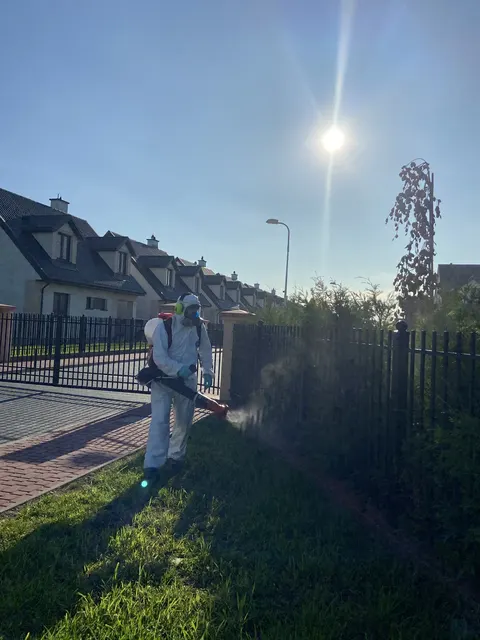 Zabieg odkomarzania i zwalczania kleszczy w ogrodzie